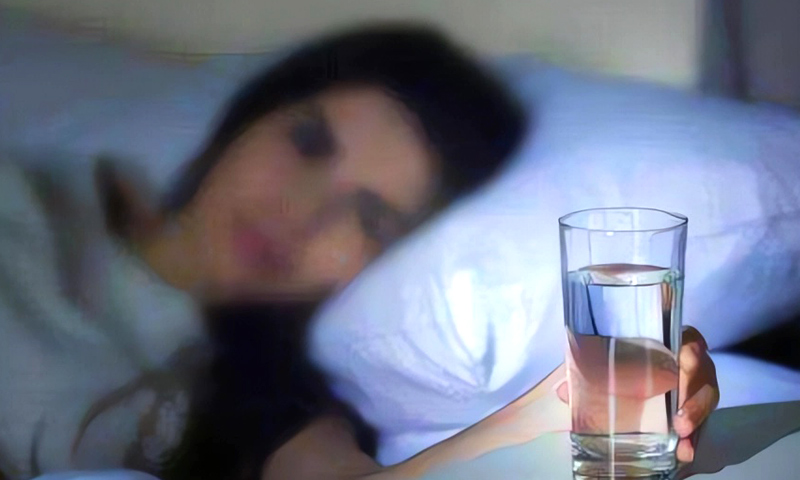 4 أخطاء شائعة عند شرب الماء تضر بالصحة